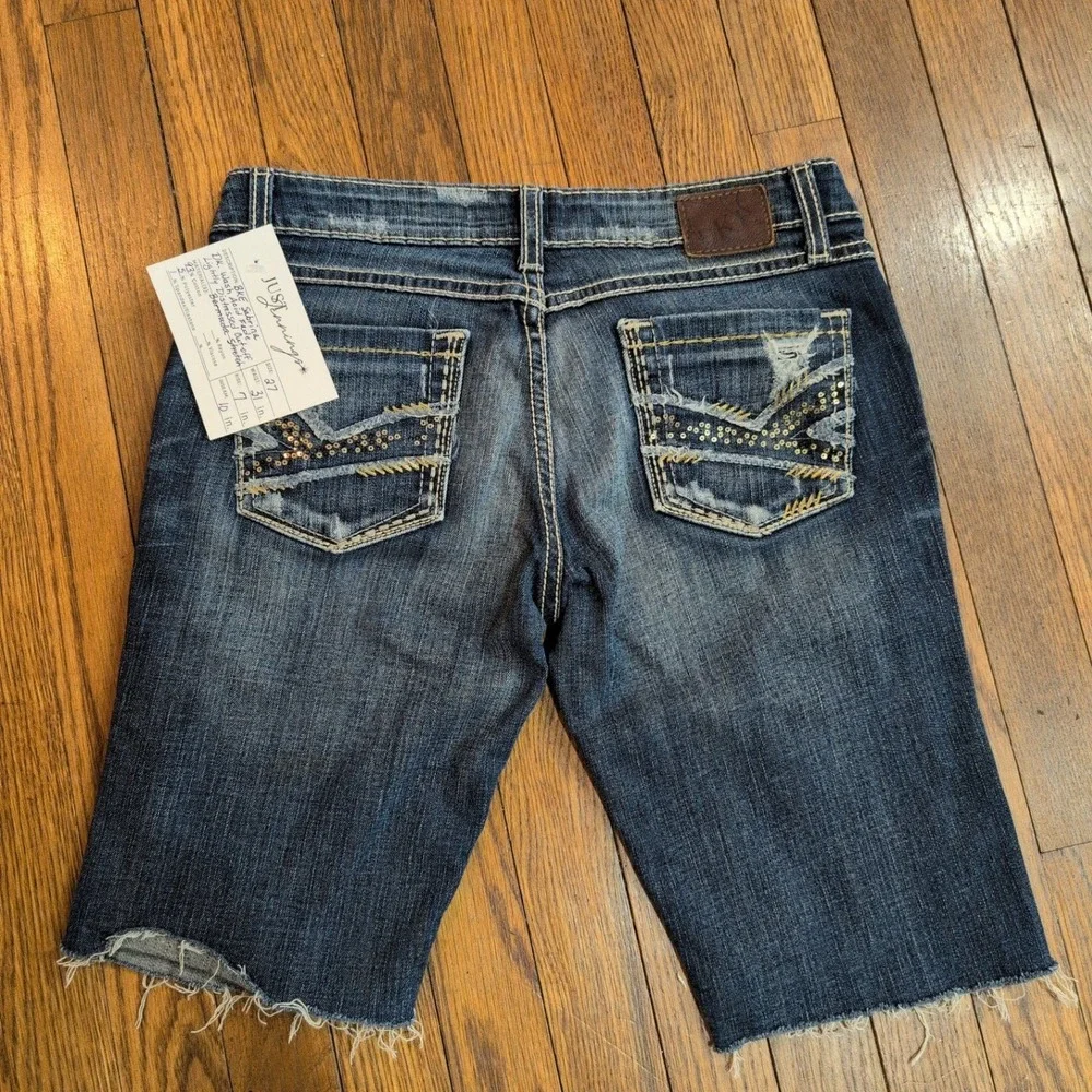 BKE Sabrina Dark Wash Acid Fade Distressed Cut-off Bermuda Shorts Womens Size 27